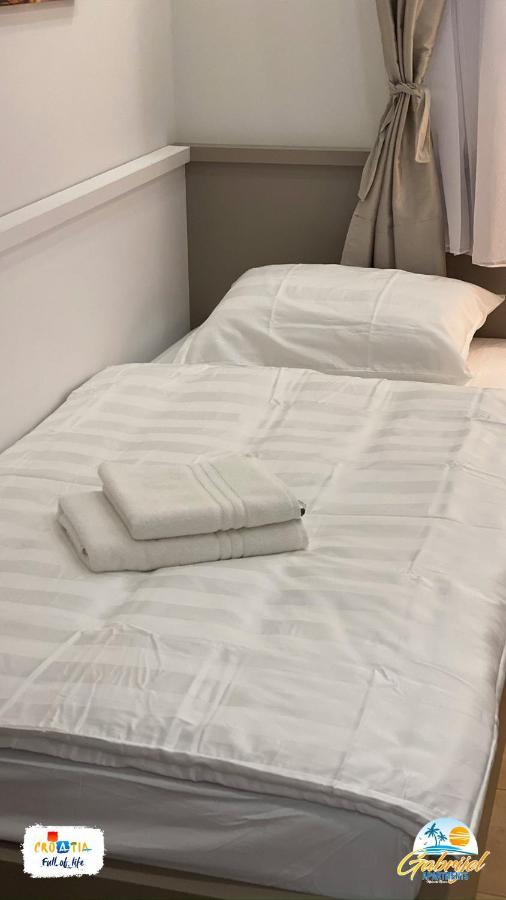Gabrijel Apartments Makarska 1 外观 照片