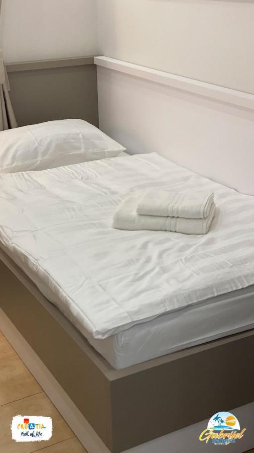 Gabrijel Apartments Makarska 1 外观 照片