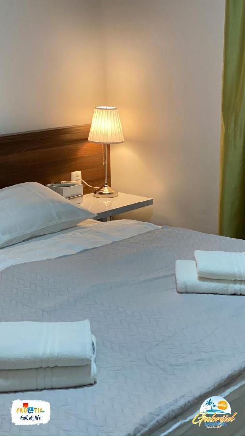 Gabrijel Apartments Makarska 1 外观 照片