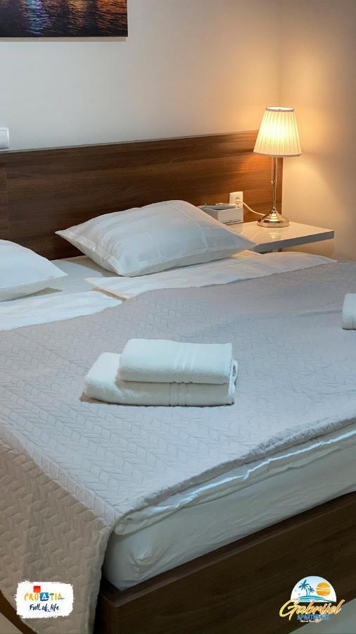Gabrijel Apartments Makarska 1 外观 照片